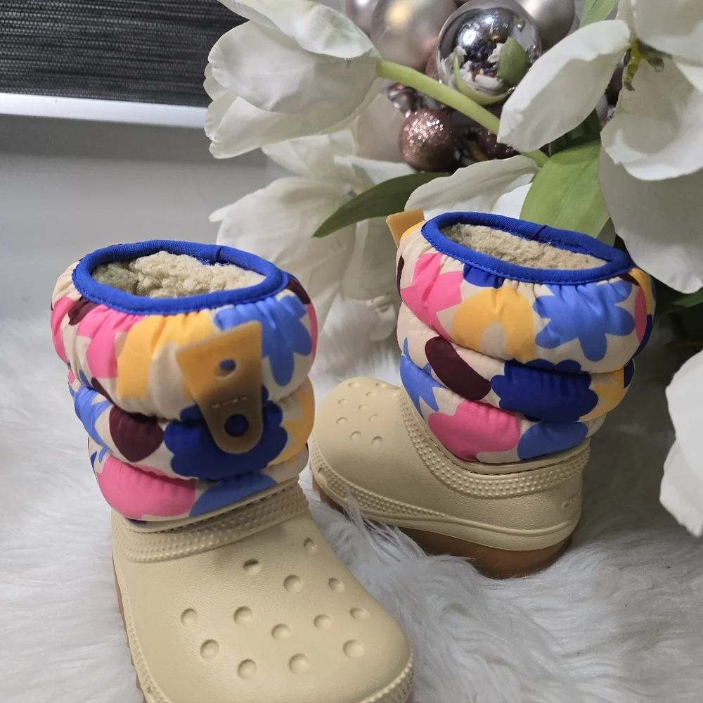 Crocs Classic Neopuff Geo Snowboots geel Gevoerde schoenen - beige size5c New